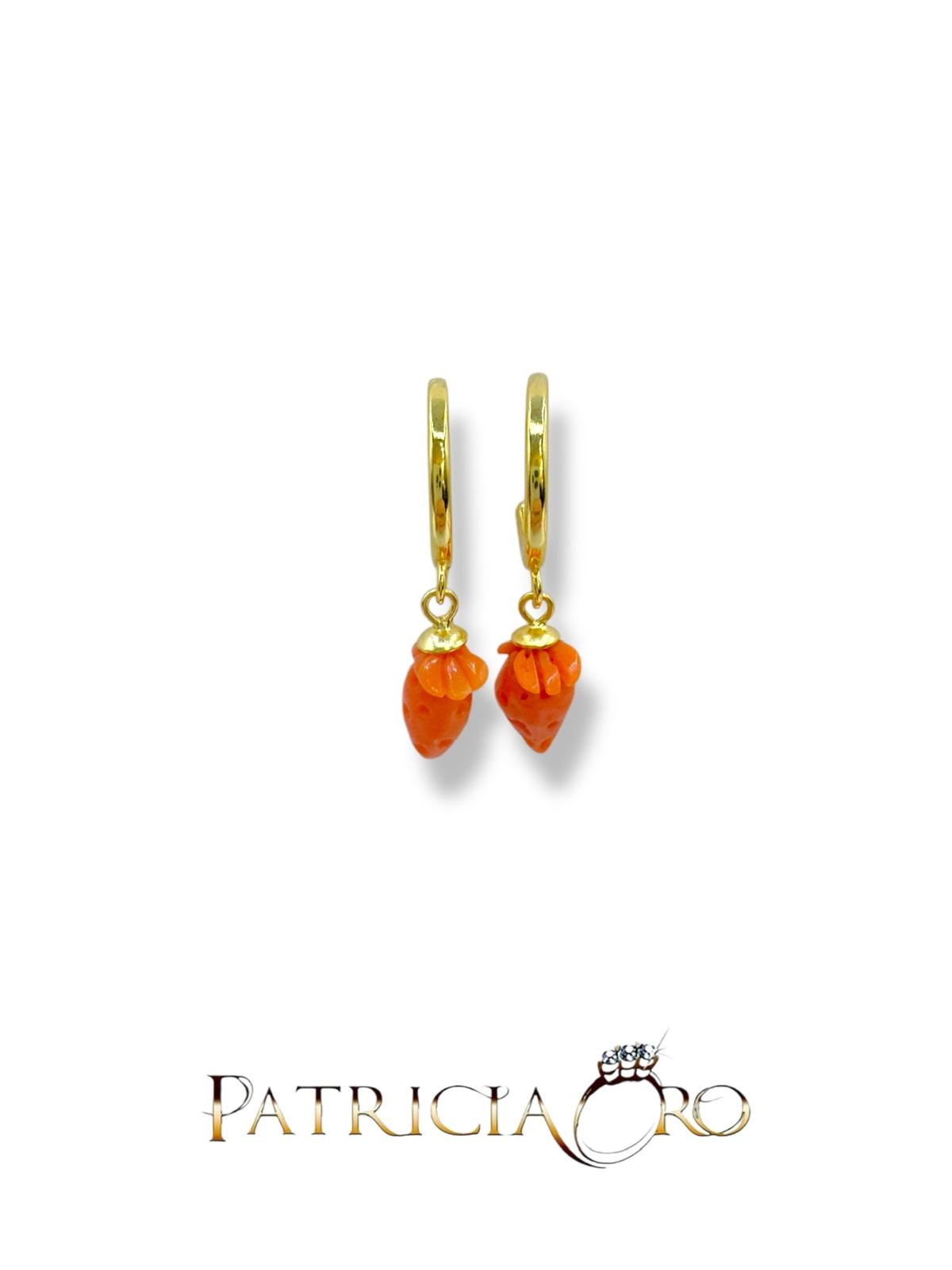 Orecchini Corallo Sciacca Fragoline di Patricia Oro Creations: gioielli made in italy, un'esplosione di colore e artigianalità.