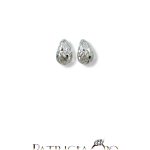 Eleganti orecchini da donna a clips in oro, un gioiello di lusso perfetto per un'occasione speciale.