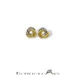 Splendidi orecchini da donna in oro 750, un gioiello di lusso perfetto per un'occasione speciale.