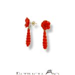 Splendidi Orecchini Fiore Corallo Sciacca di Patricia Oro Creations, gioielli made in italy di alta gioielleria. (Vista 2)