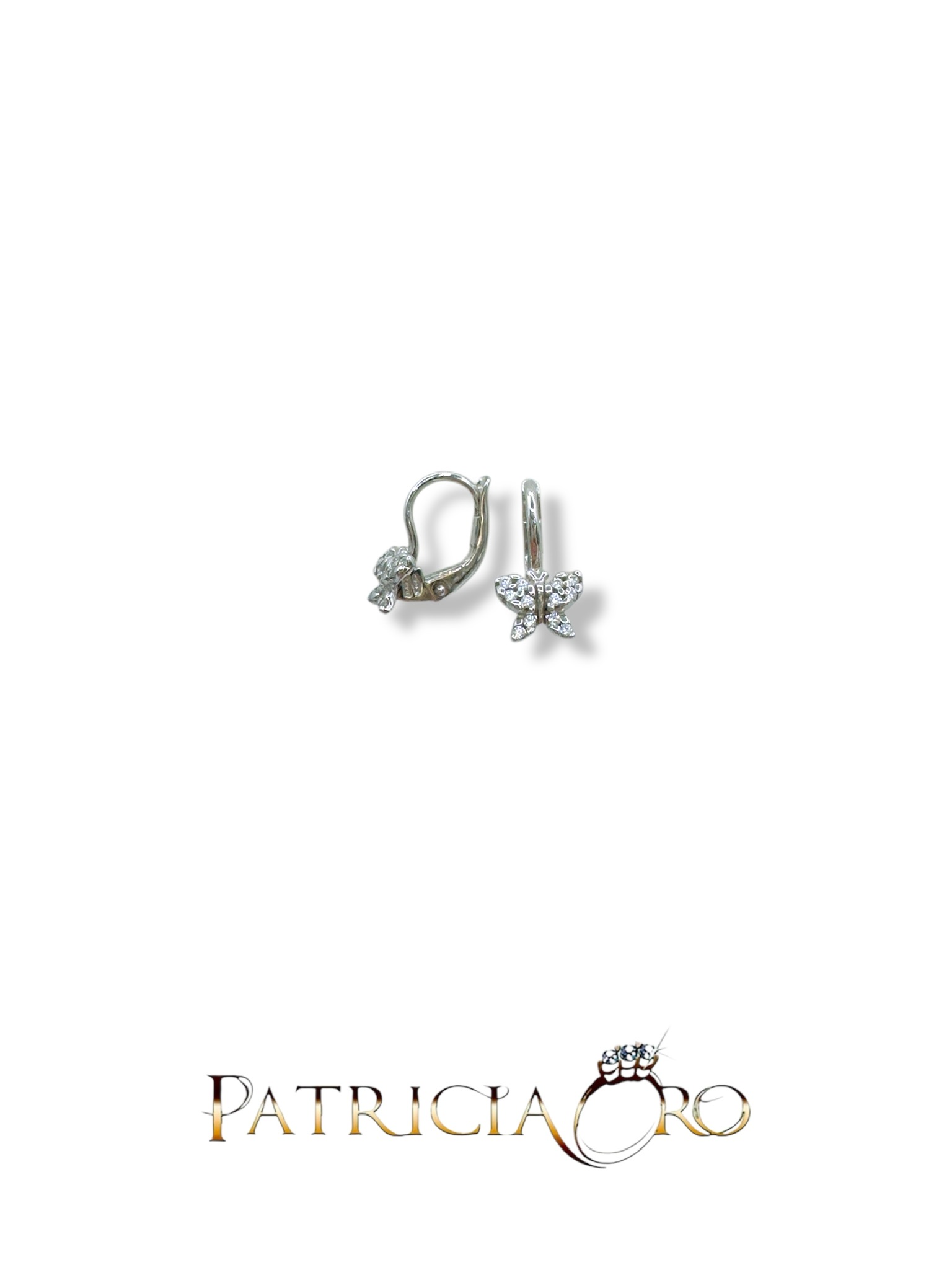 Orecchini Farfalla in Oro 750: Eleganza e Raffinatezza | Gioielleria Patricia Oro Splendidi orecchini in oro 750 a forma di farfalla, un gioiello di lusso perfetto per un'occasione speciale.