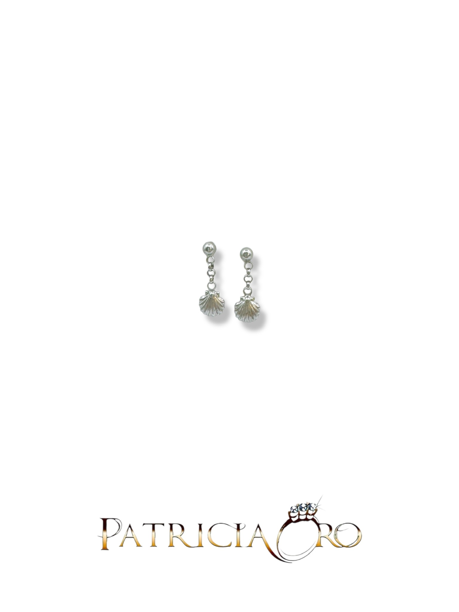 Orecchini Pendenti Conchiglia in Oro 18K | Gioielleria Patricia Oro Splendidi orecchini in oro pendenti a conchiglia, un gioiello di lusso perfetto per un'occasione speciale.