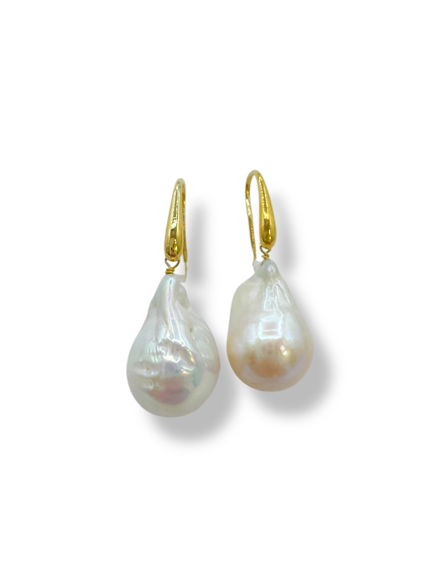 Splendidi orecchini con perle barocche in oro, un gioiello di lusso firmato Patricia Oro Creations, perfetto per un'idea regalo preziosa.