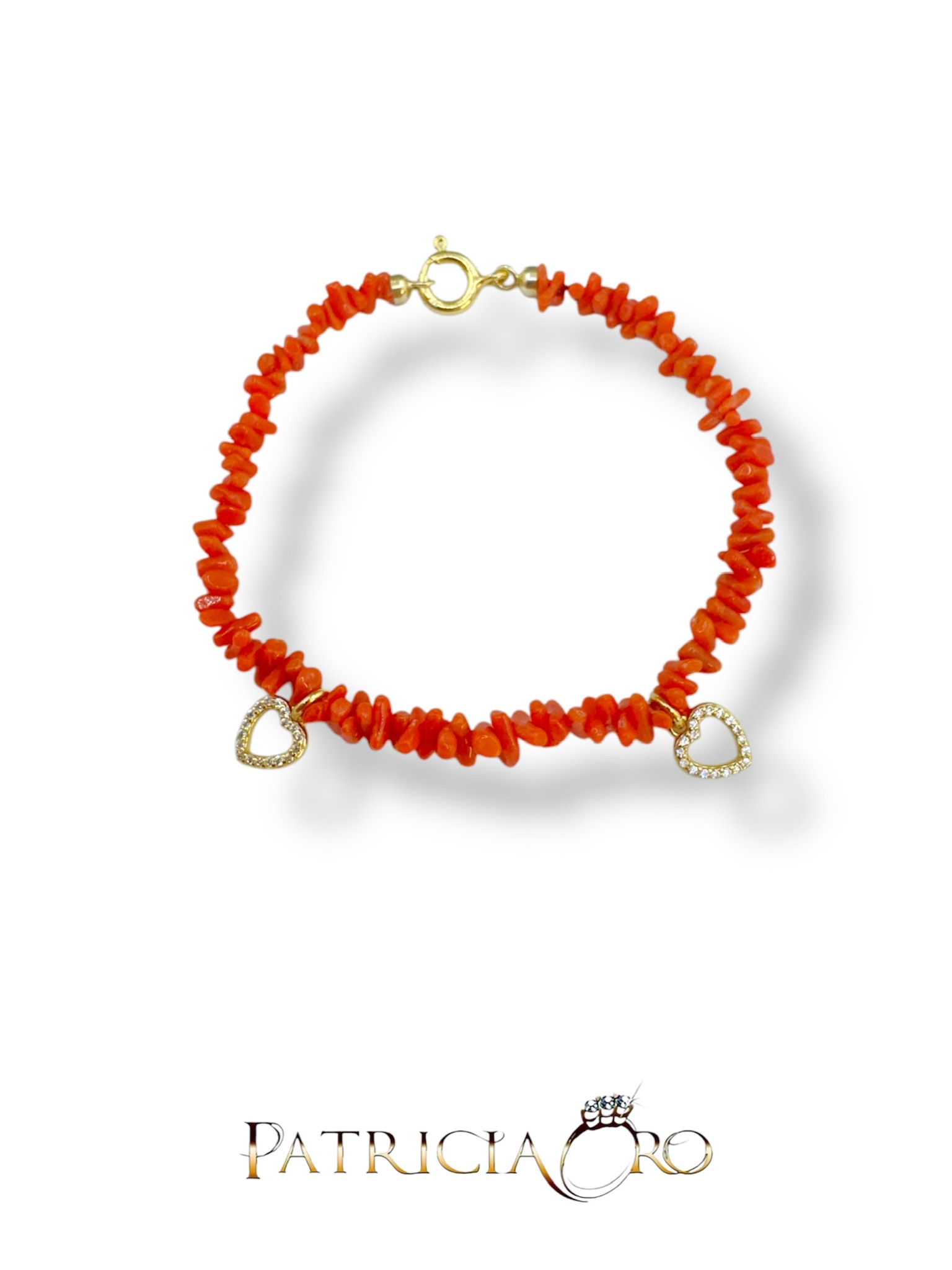 Splendido bracciale con corallo e ciondolo a cuore, un gioiello made in italy di Patricia Oro Creations, perfetto per un regalo prezioso.