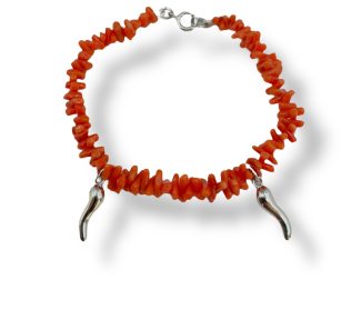 Bracciale Corallo Cornetti Portafortuna di Patricia Oro Creations: un gioiello made in italy di alta gioielleria, perfetto per un'idea regalo preziosa.