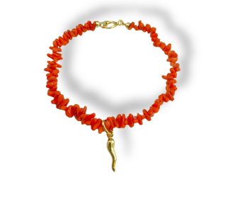 Bracciale Corallo Cornetto Portafortuna di Patricia Oro Creations: un gioiello made in italy di alta gioielleria, perfetto come idea regalo preziosa.