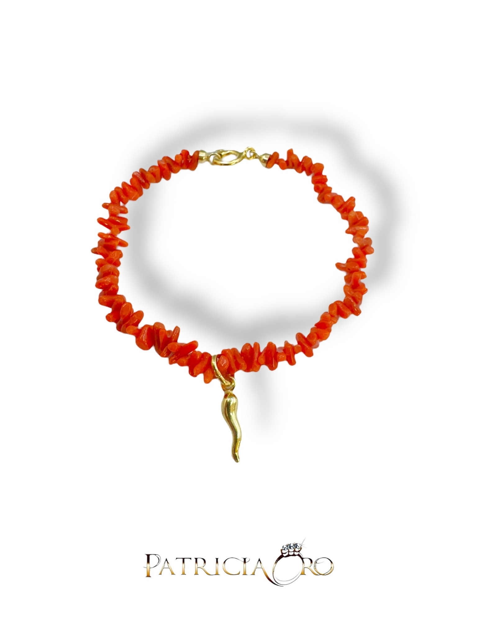 Bracciale Corallo Cornetto Portafortuna - Patricia Oro Creations | Gioielleria Patricia Oro Bracciale Corallo Cornetto Portafortuna di Patricia Oro Creations: un gioiello made in italy di alta gioielleria, perfetto come idea regalo preziosa.