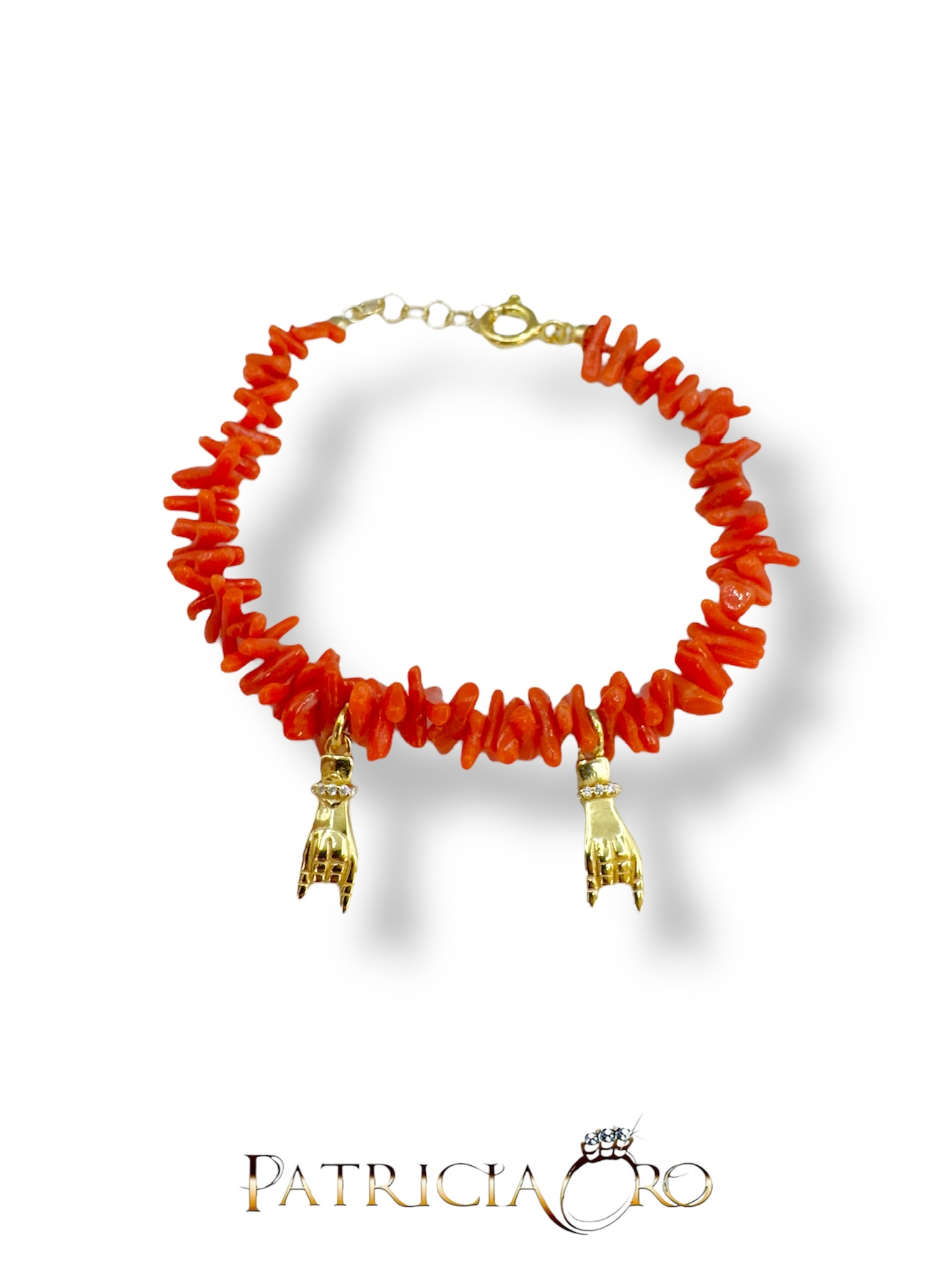 Bracciale Corallo Mani Con Corna, un gioiello made in italy di Patricia Oro Creations, un'opera d'arte di alta gioielleria.