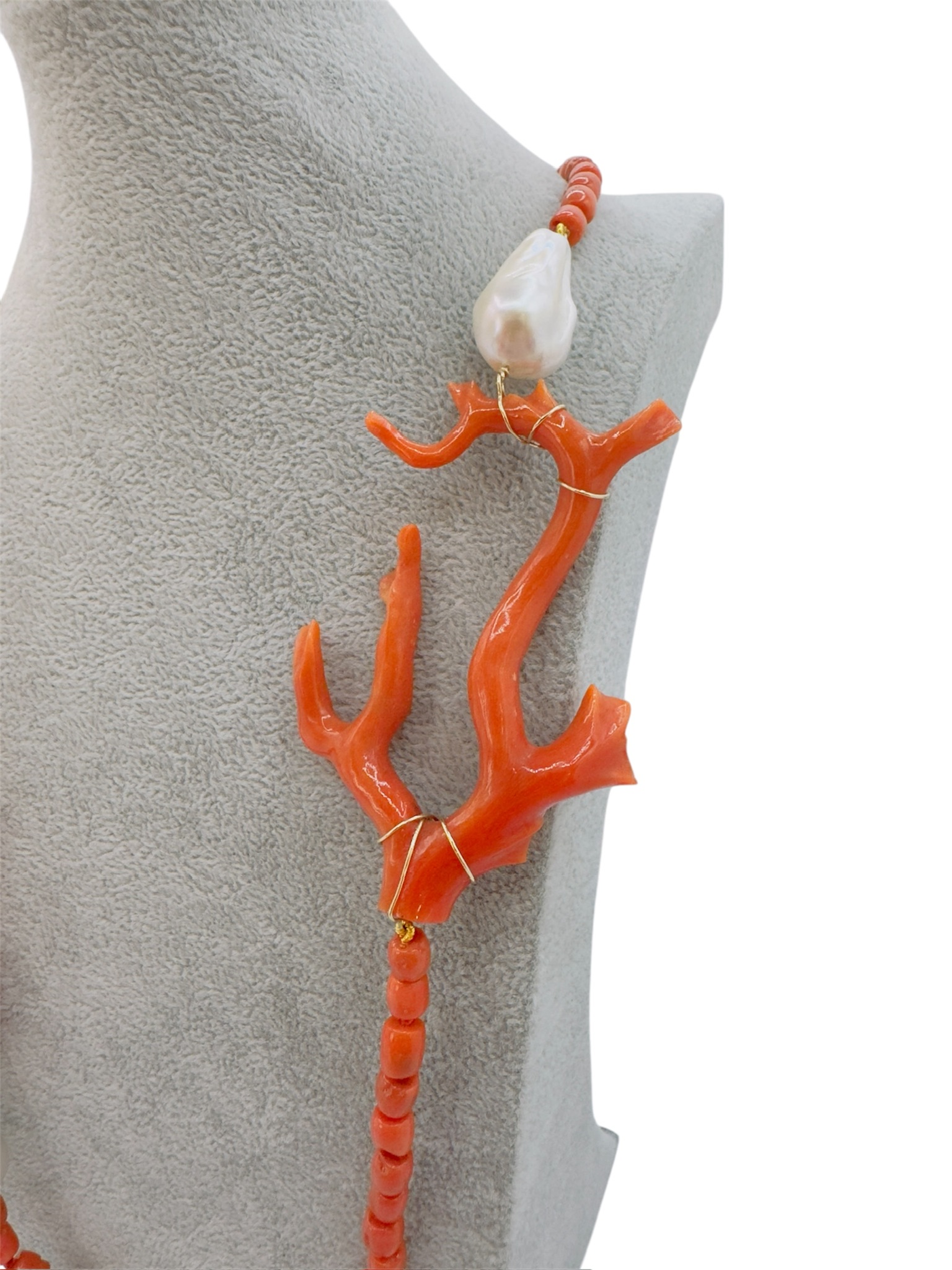 Splendida Collana Corallo Sciacca Ramo, un gioiello made in Italy di Patricia Oro Creations, perfetto per un'idea regalo preziosa. (Vista 2)