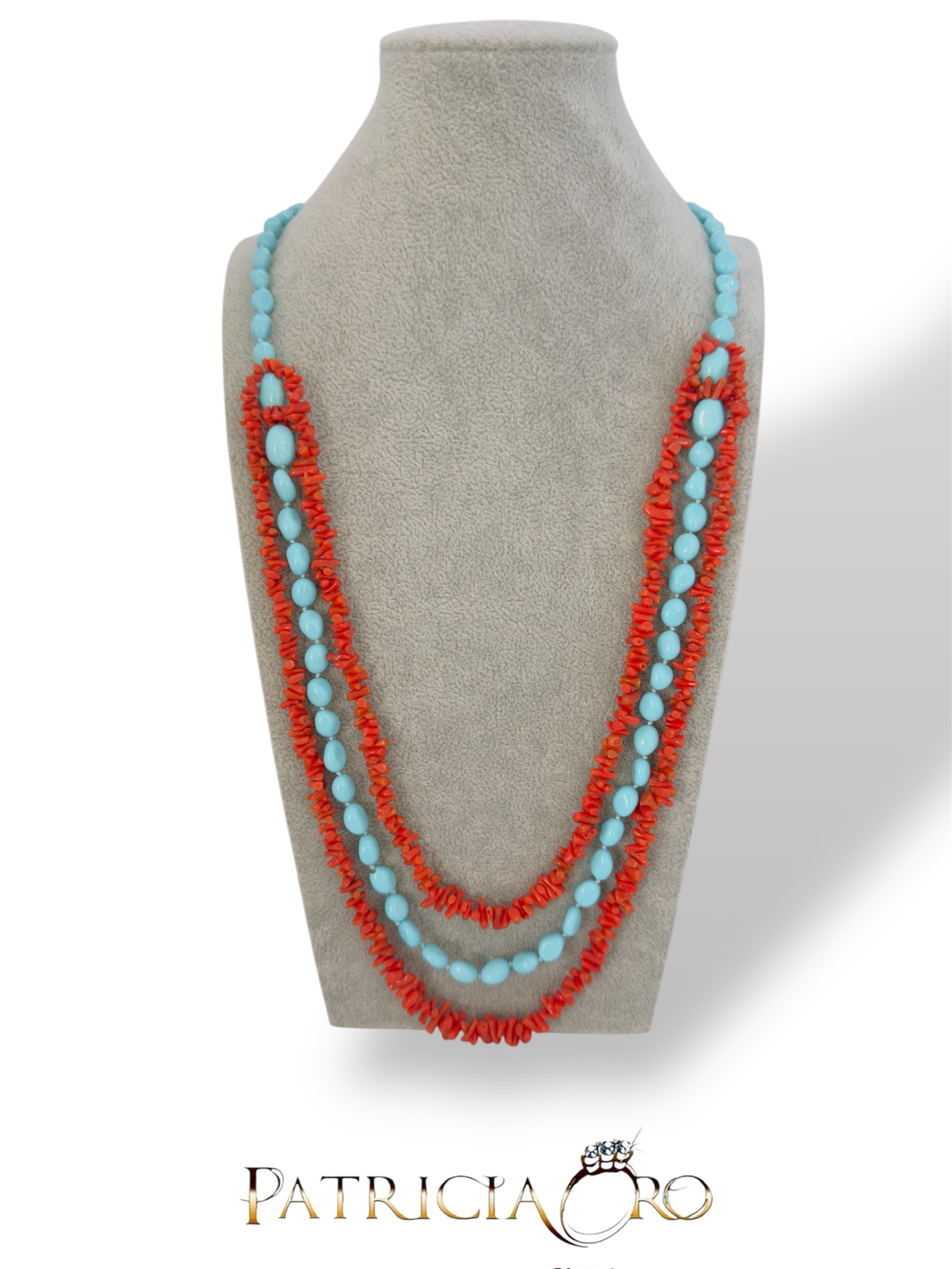 Splendida collana in corallo e turchese, un gioiello made in italy di Patricia Oro Creations, perfetto per un'idea regalo preziosa.