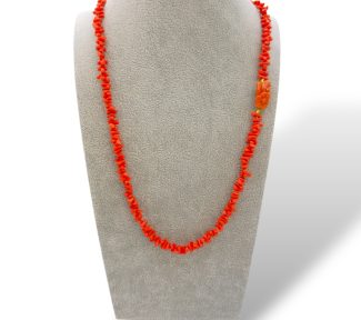 Splendida Collana Lunga Corallo Sciacca, un gioiello made in italy di Patricia Oro Creations, perfetto per un'eleganza senza tempo.