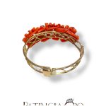 Bracciale Corallo Frutta e Fiori di Patricia Oro Creations: un capolavoro di gioielleria made in italy, perfetto per un'idea regalo preziosa. (Vista 2)