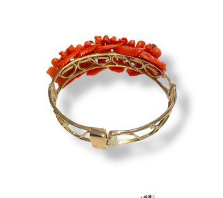 Bracciale Corallo Frutta e Fiori di Patricia Oro Creations: un capolavoro di gioielleria made in italy, perfetto per un'idea regalo preziosa. (Vista 2)