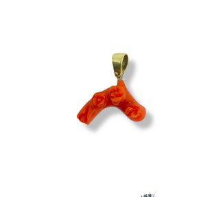 Ramo Corallo Sciacca e Rose: un gioiello made in italy che celebra l'artigianalità e la bellezza del corallo.