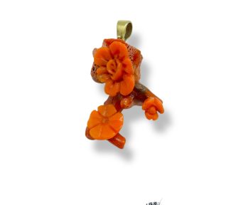 Il Ramo Pendente Corallo Sciacca di Patricia Oro Creations, un gioiello made in italy di alta gioielleria.