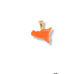 Il Ciondolo Sicilia in Corallo e Oro di Patricia Oro Creations, un gioiello made in Italy di alta gioielleria, perfetto come idea regalo preziosa.