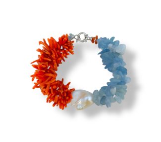 Splendido bracciale con acqua marina, corallo e perle, un gioiello made in italy di Patricia Oro Creations, perfetto per un'idea regalo preziosa.