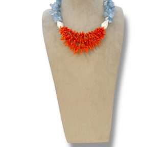 Splendida collana con acqua marina, corallo e perle, un capolavoro di gioielli made in italy, perfetto per un'occasione speciale.