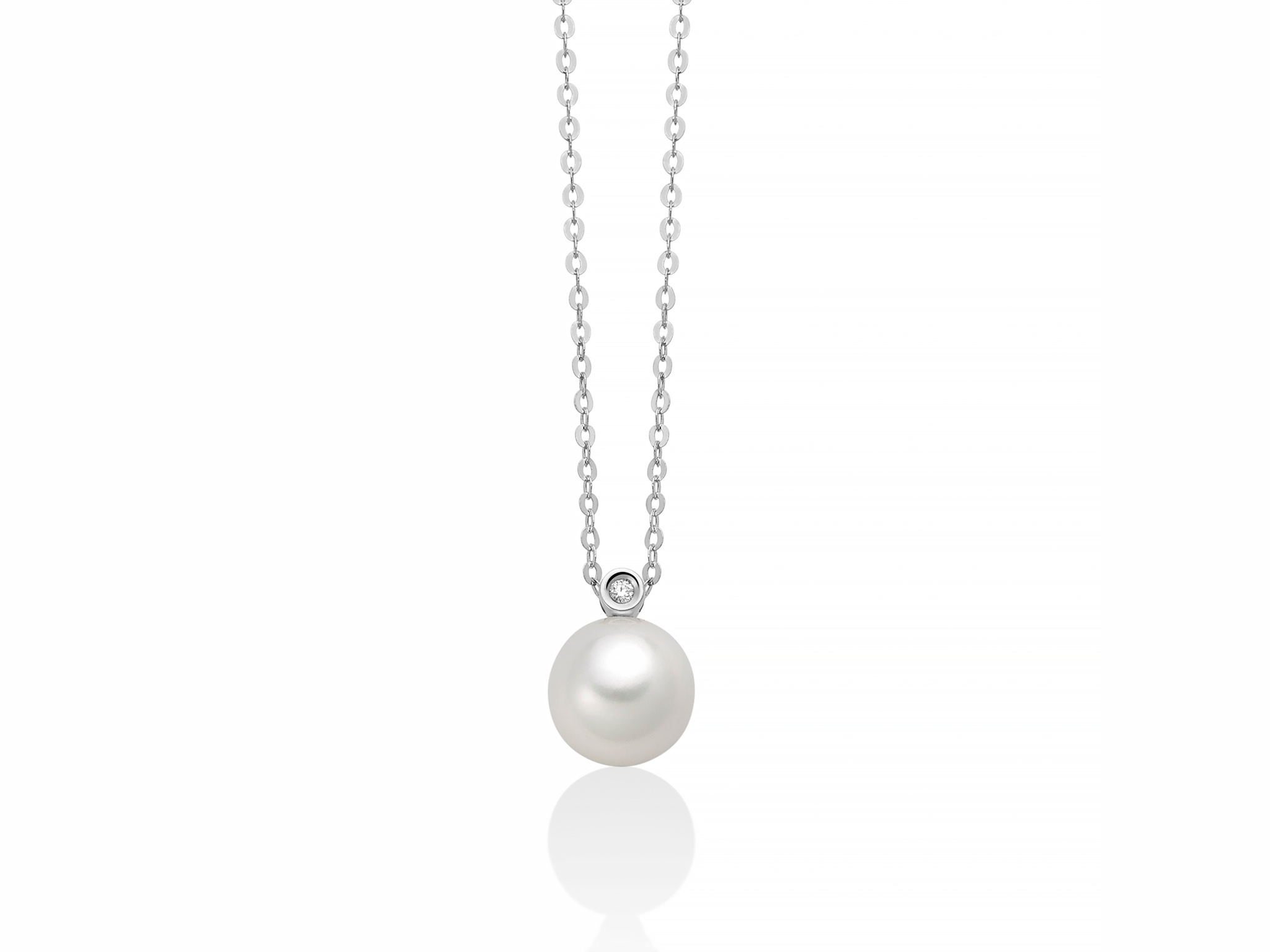 Collana Miluna Perla e Diamanti in Oro Bianco e Brillanti | Gioielleria Patricia Oro Scopri l'eleganza senza tempo della Collana Miluna Perla e Diamanti, un gioiello di lusso che incarna la raffinatezza dell'alta gioielleria.