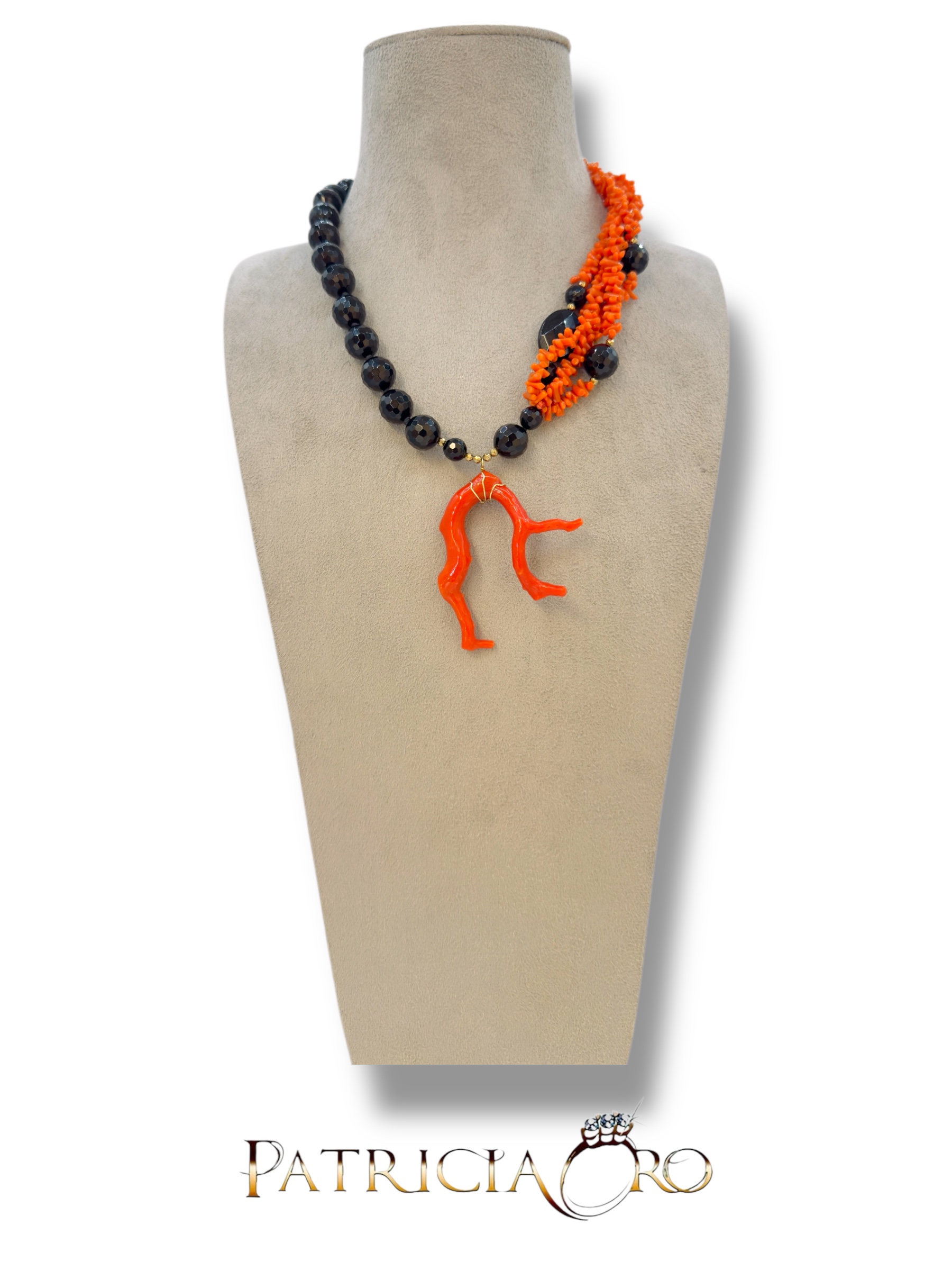 Splendida Collana Onice e Corallo con Ramo, un gioiello made in italy di Patricia Oro Creations, perfetto per un'idea regalo preziosa.