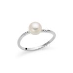 L'Anello Miluna Perle e Diamanti: un gioiello di lusso che incarna l'eleganza, perfetto per un'idea regalo preziosa.