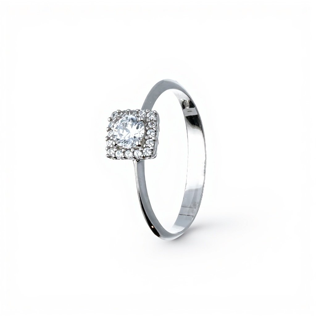 Splendido anello in oro bianco 18k con zirconi, un gioiello di lusso perfetto per un'occasione speciale.