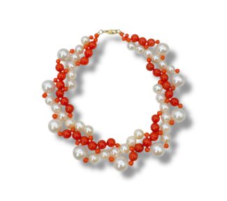 Splendido bracciale da donna con corallo e perle preziose, un gioiello made in italy di Patricia Oro Creations, perfetto per un'idea regalo di lusso.