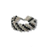 Bracciale da donna con perle ed ematite, un gioiello made in Italy di Patricia Oro Creations, perfetto per un regalo prezioso.