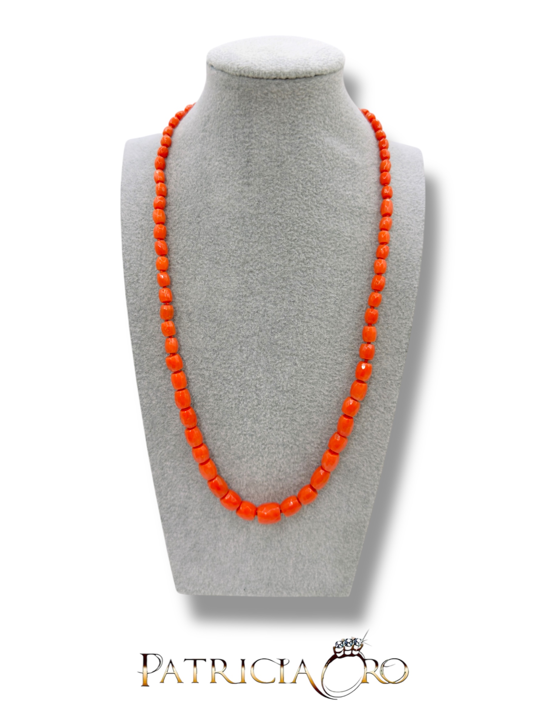 Collana Barilotti Sfaccettati Corallo Mediterraneo Naturale | Gioielleria Patricia Oro Splendida collana con barilotti sfaccettati di corallo mediterraneo naturale, un gioiello made in italy di Patricia Oro Creations.