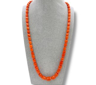 Splendida collana con barilotti di Corallo Sciacca e oro 18k, un gioiello Made in Italy di Patricia Oro Creations, perfetto per un'idea regalo preziosa.