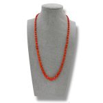 Splendida collana con barilotti sfaccettati in Corallo Sciacca, un gioiello made in italy di Patricia Oro Creations, perfetto per un'occasione speciale.