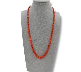 Splendida collana con barilotti sfaccettati in Corallo Sciacca, un gioiello made in italy di Patricia Oro Creations, perfetto per un'occasione speciale.