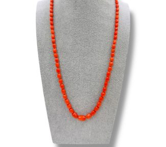 Splendida collana con barilotti sfaccettati in Corallo Sciacca, un gioiello made in italy di Patricia Oro Creations, perfetto per un'occasione speciale.