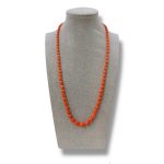 Splendida collana da donna con barilotti sfaccettati di Corallo Mediterraneo, un gioiello made in Italy di Patricia Oro Creations.