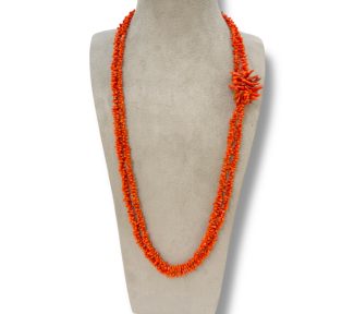 Collana da donna con corallo di Patricia Oro Creations, un gioiello made in Italy di alta qualità.