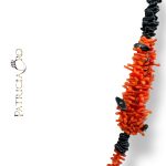 Collana da donna con corallo naturale, un gioiello made in Italy di Patricia Oro Creations, perfetto per un'idea regalo preziosa. (Vista 2)