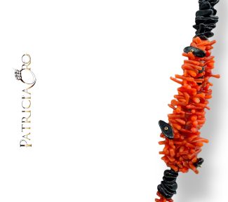 Collana da donna con corallo naturale, un gioiello made in Italy di Patricia Oro Creations, perfetto per un'idea regalo preziosa. (Vista 2)