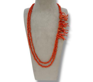 Collana da donna con corallo naturale, un gioiello made in Italy di Patricia Oro Creations, perfetto per un'idea regalo preziosa.