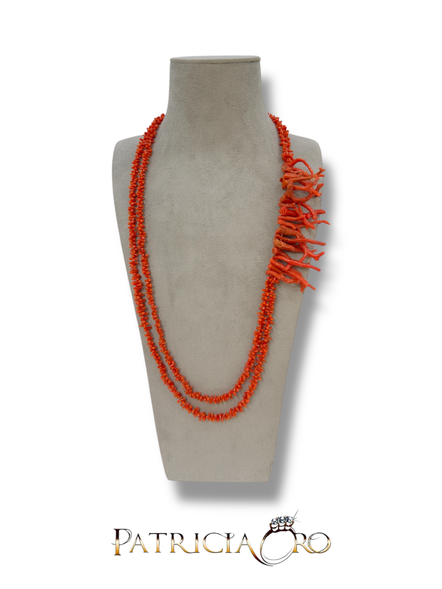 Collana da donna con corallo naturale, un gioiello made in Italy di Patricia Oro Creations, perfetto per un'idea regalo preziosa.