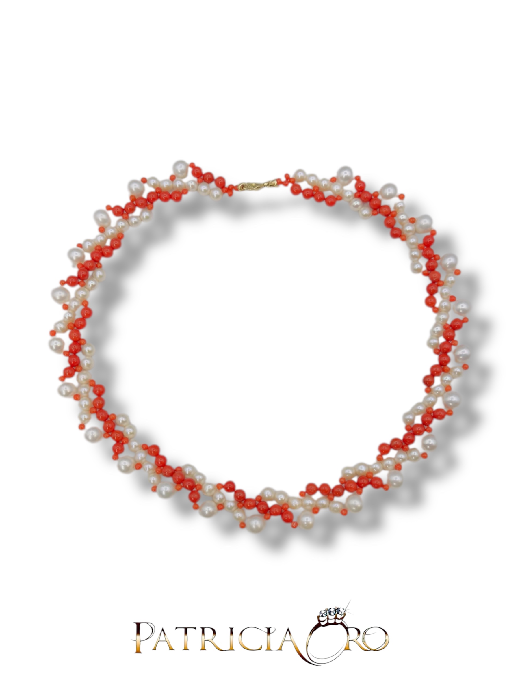 Collana da donna con corallo e perle, gioielli made in italy di Patricia Oro Creations, un'elegante creazione di alta gioielleria. (Vista 2)