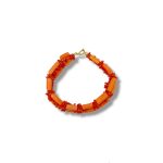 Bracciale da donna con corallo naturale di Patricia Oro Creations, un gioiello made in Italy di alta gioielleria, perfetto come idea regalo preziosa.