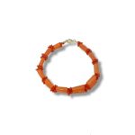 Bracciale da donna in corallo naturale di Patricia Oro Creations, un gioiello made in Italy di alta qualità. (Vista 2)