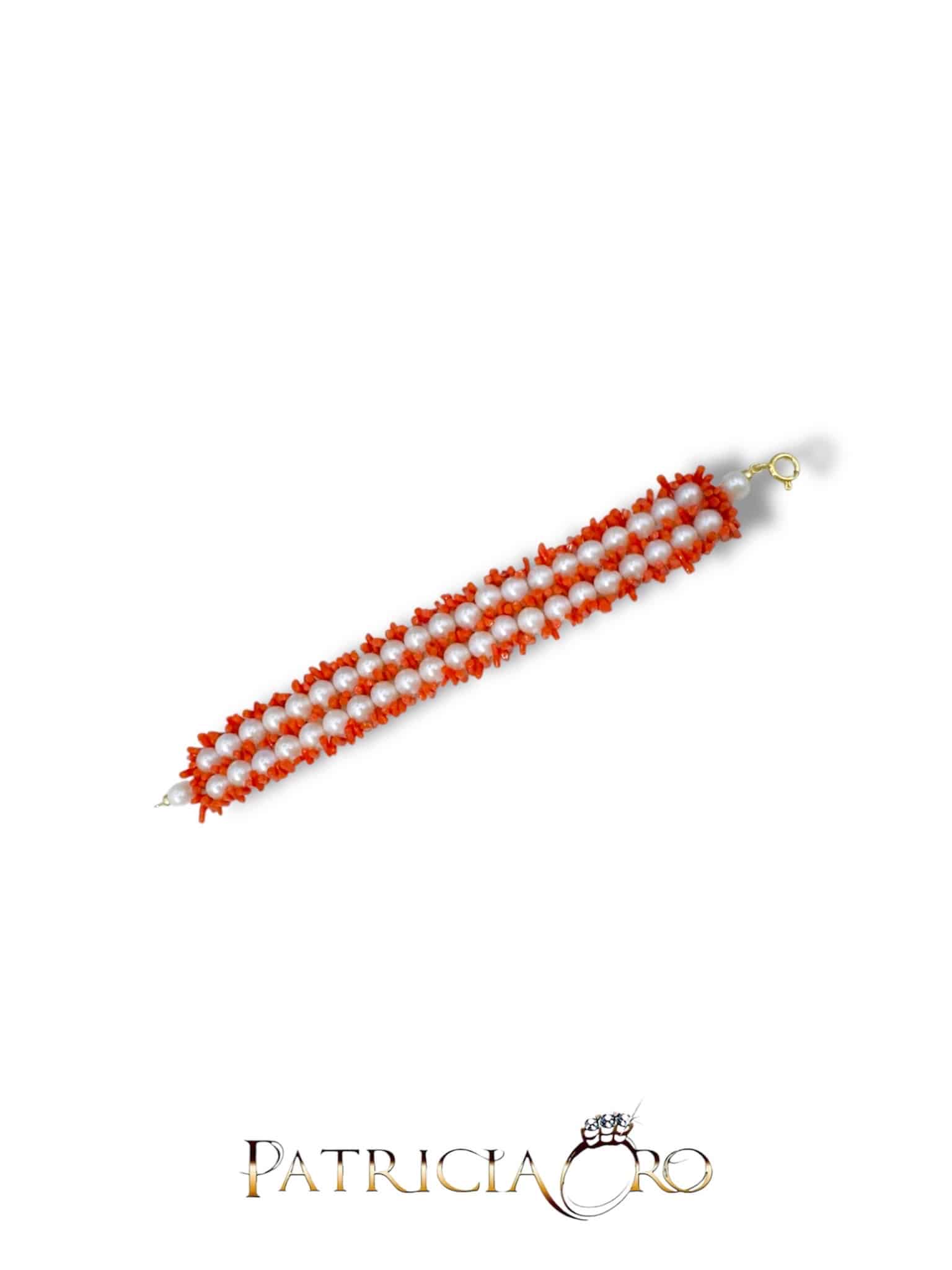 Splendido bracciale da donna con corallo naturale e perle preziose, un gioiello made in italy di Patricia Oro Creations, perfetto per un regalo di lusso. (Vista 2)