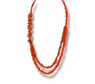 Splendida collana da donna con corallo, un gioiello made in Italy di Patricia Oro Creations. Un'opera di alta gioielleria, perfetta come idea regalo preziosa.