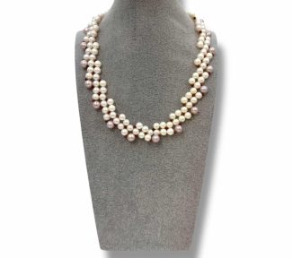Collana da donna con perle preziose, un gioiello di alta gioielleria perfetto per un'idea regalo preziosa.