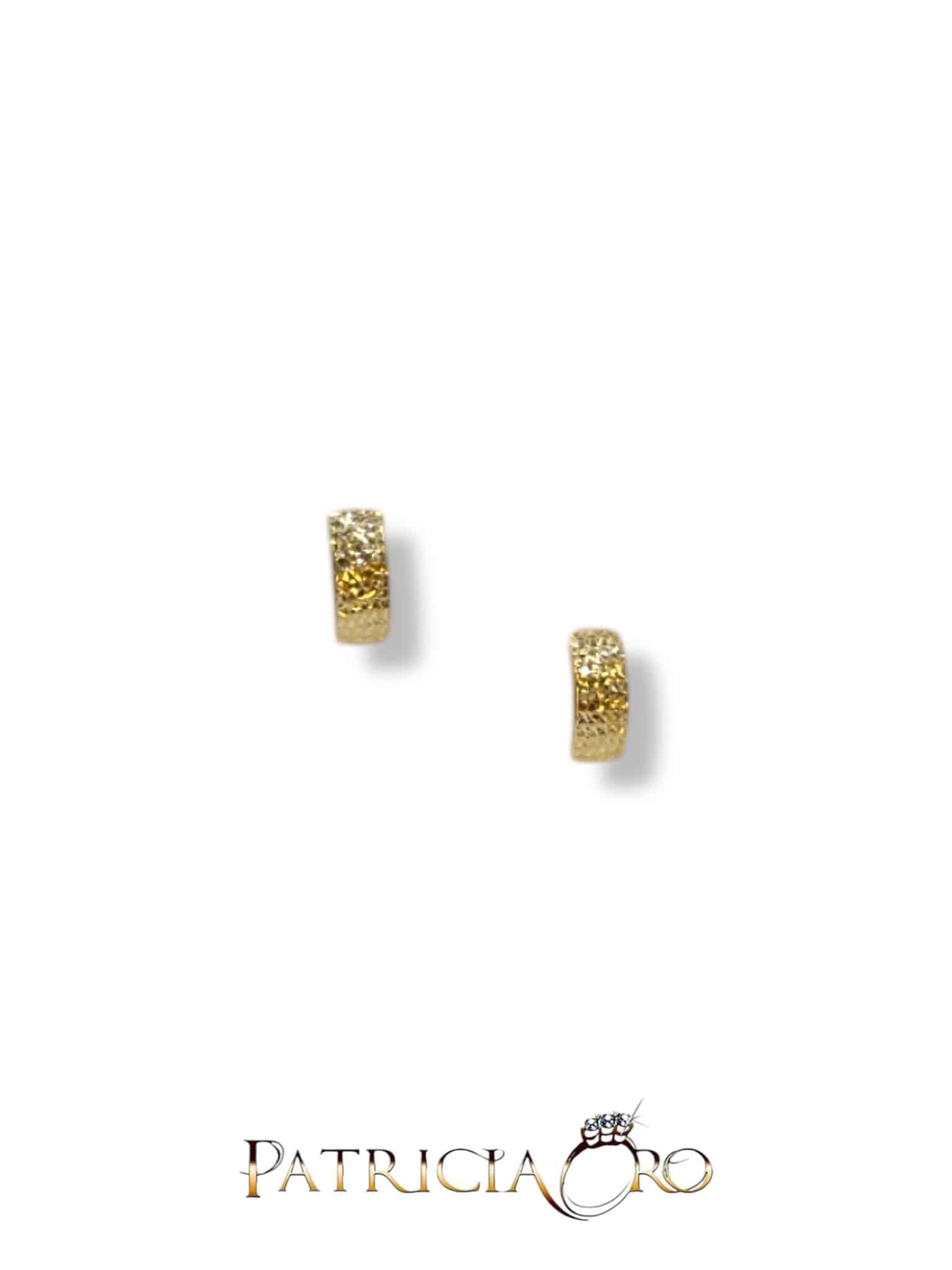 Splendidi orecchini da donna in oro 18kt, un gioiello di lusso perfetto per un'occasione speciale. Scopri la collezione di Gioielleria Patricia Oro.