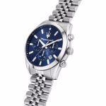Scopri l'Orologio Maserati Attrazione, un gioiello di lusso per l'uomo moderno. Un accessorio di alta orologeria che incarna l'eleganza e la raffinatezza, perfetto per chi cerca un tocco di classe. (Vista 2)