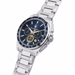 Scopri l'Orologio Maserati Velocità, un gioiello di lusso per l'uomo moderno. Design italiano e materiali pregiati per un accessorio senza tempo. (Vista 2)