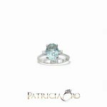 Splendido anello in oro 18k con acquamarina, un gioiello di lusso Davite&Delucchi, perfetto per un'idea regalo preziosa.