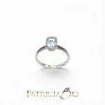 Splendido anello con acquamarina in oro 18k Davite&Delucchi, un gioiello di lusso perfetto per un'occasione speciale.